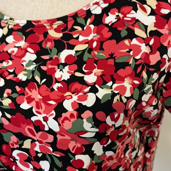 Elementz Tops - BUY NOW💕Like new petite size Medium Colorful dressy or casual.